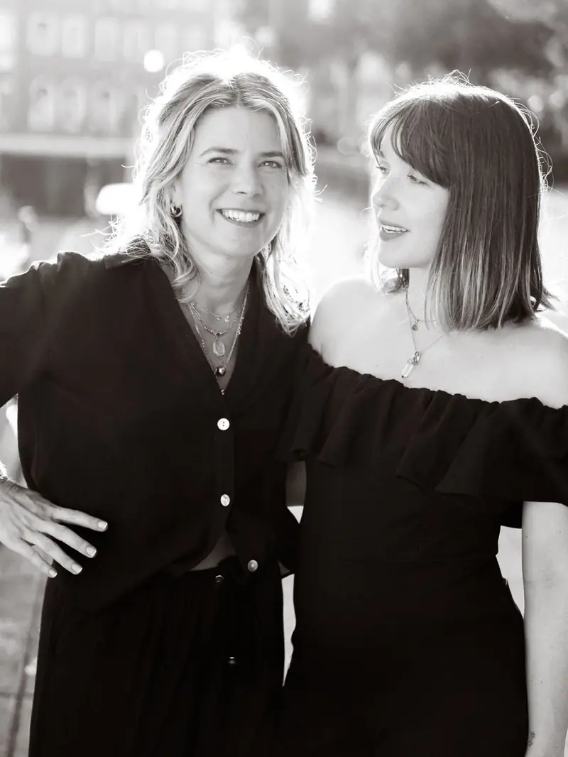 Mathilde Proffit et Océane Huck, fondatrices de La Bulle, dans le cabinet