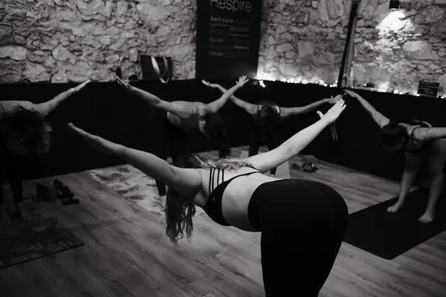 Une posture de yoga en fente